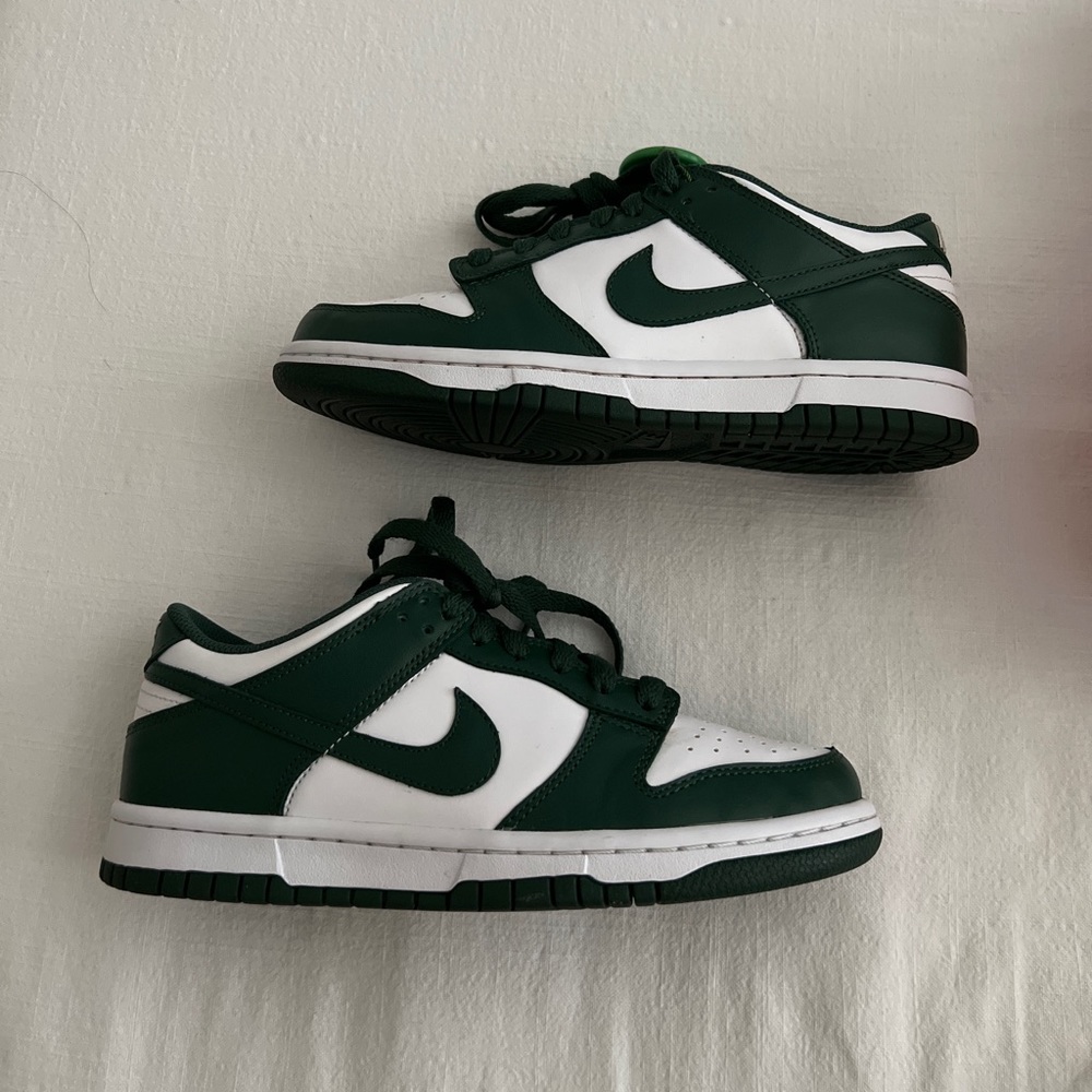 NWT SPARTAN GREEN AND WHITE LOW DUNKS